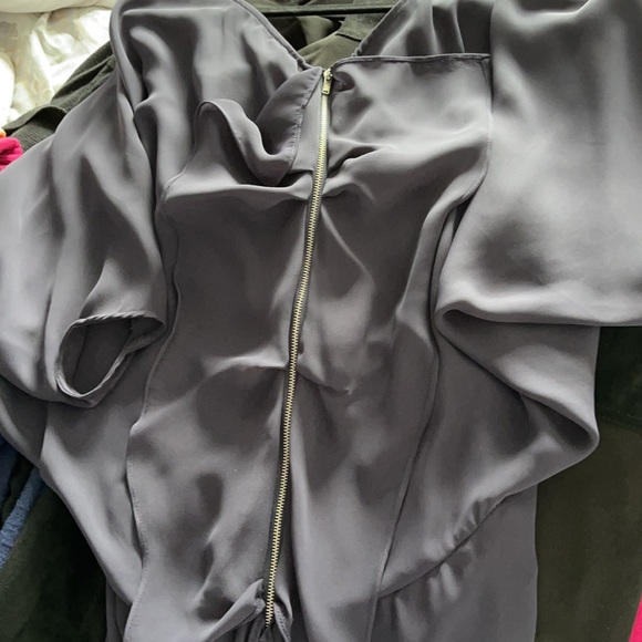 Rare find knot front Belle sleeve ruffle back zip - Picture 6 of 8